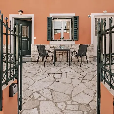 Corfu Portside Studio! Апартаменты