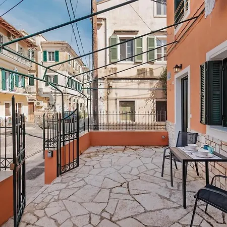 Corfu Portside Studio! Апартаменты